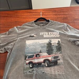 Abercrombie & Fitch Gray Cropped Tee